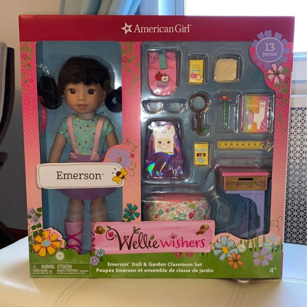 American Girl WellieWishers Emerson Doll and School Set